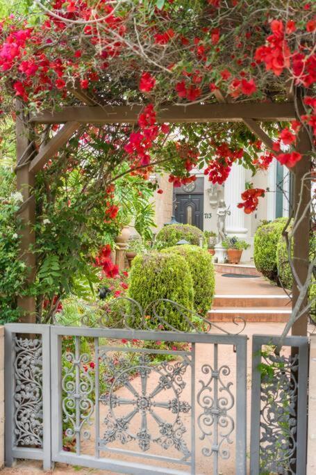 Entire Second Flr - Santa Monica Luxury Roman Villa 로스앤젤레스 외부 사진