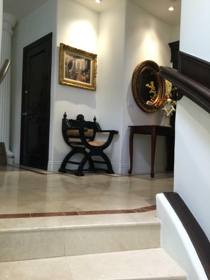 Entire Second Flr - Santa Monica Luxury Roman Villa 로스앤젤레스 외부 사진